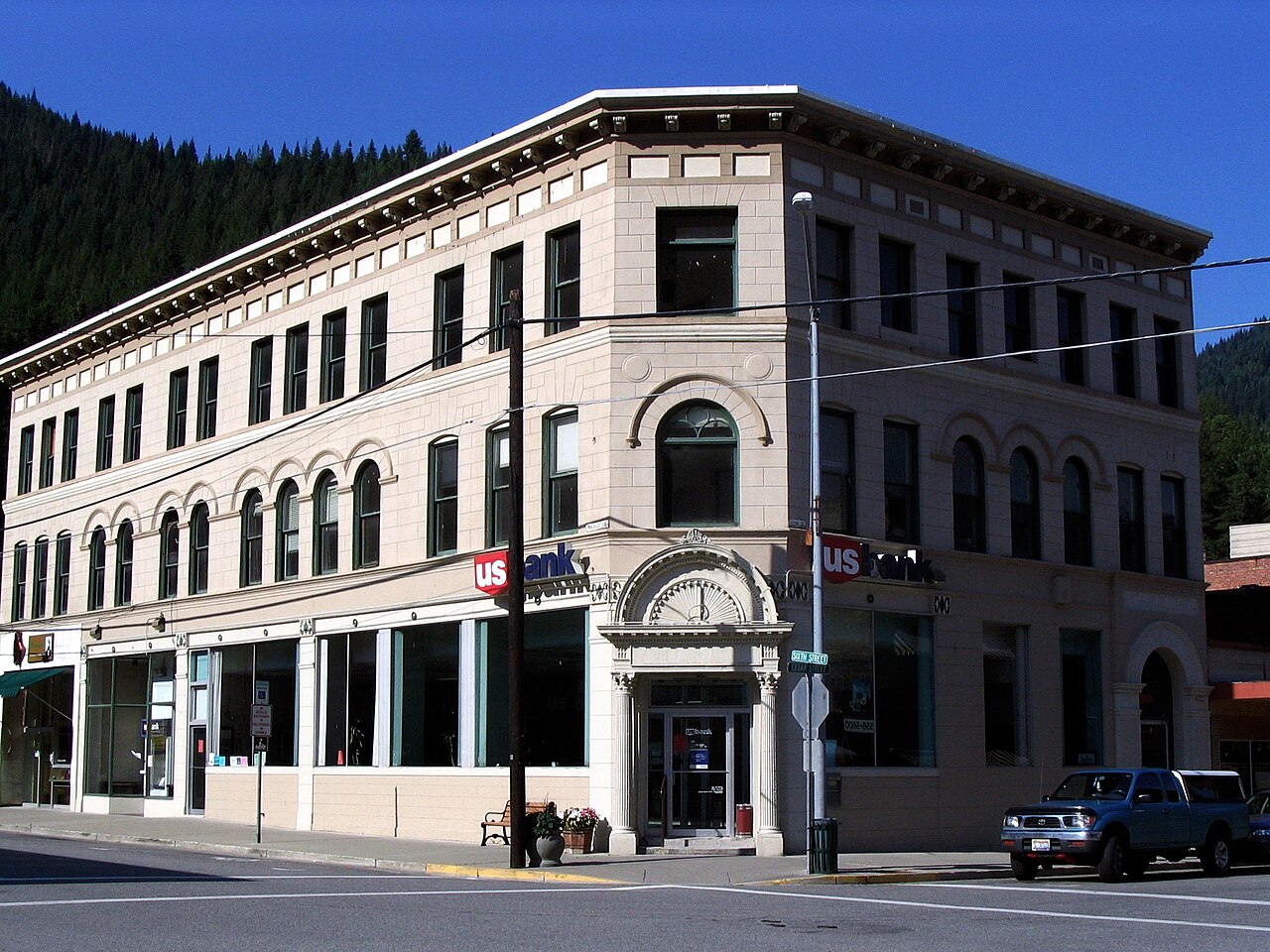 Holohan & McKinley Bldg, Wallace, Idaho.jpg